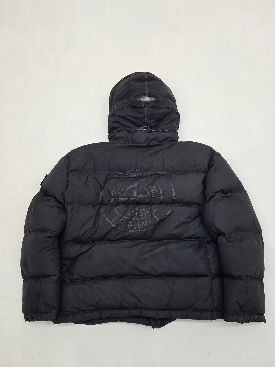 슈프림 x 스톤 아일랜드 페인티드 카모 크링클 다운 자켓 블랙 상품이미지2