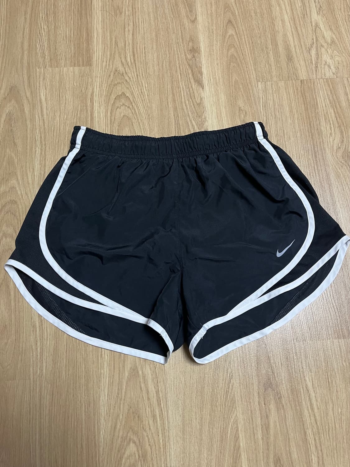 나이키  러닝 여성 스우시 검정 반바지 상품이미지1