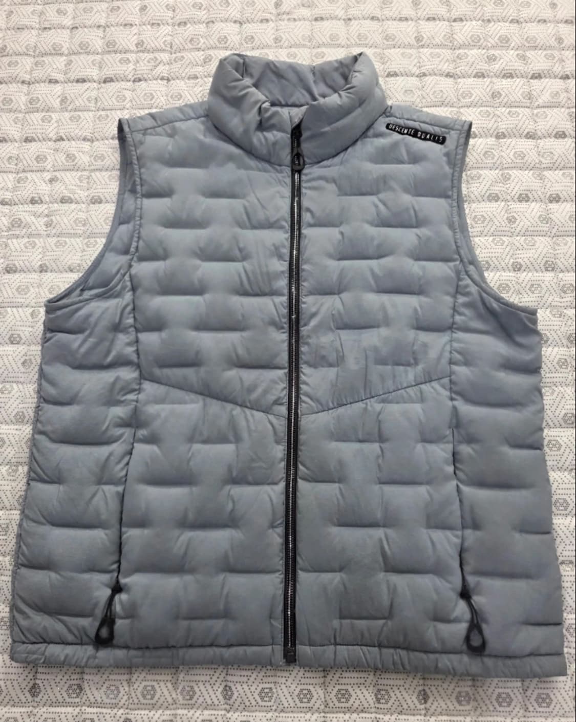 데상트 듀얼리스 남성 경량 패딩 조끼 100 상품이미지2