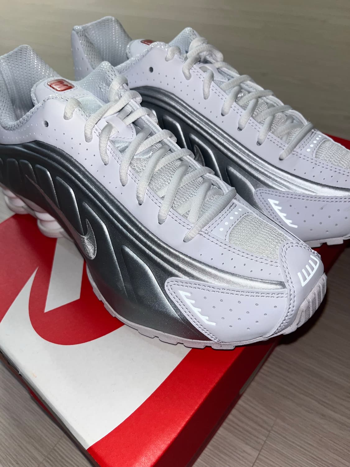 나이키 샥스 R4 250사이즈 상품이미지1