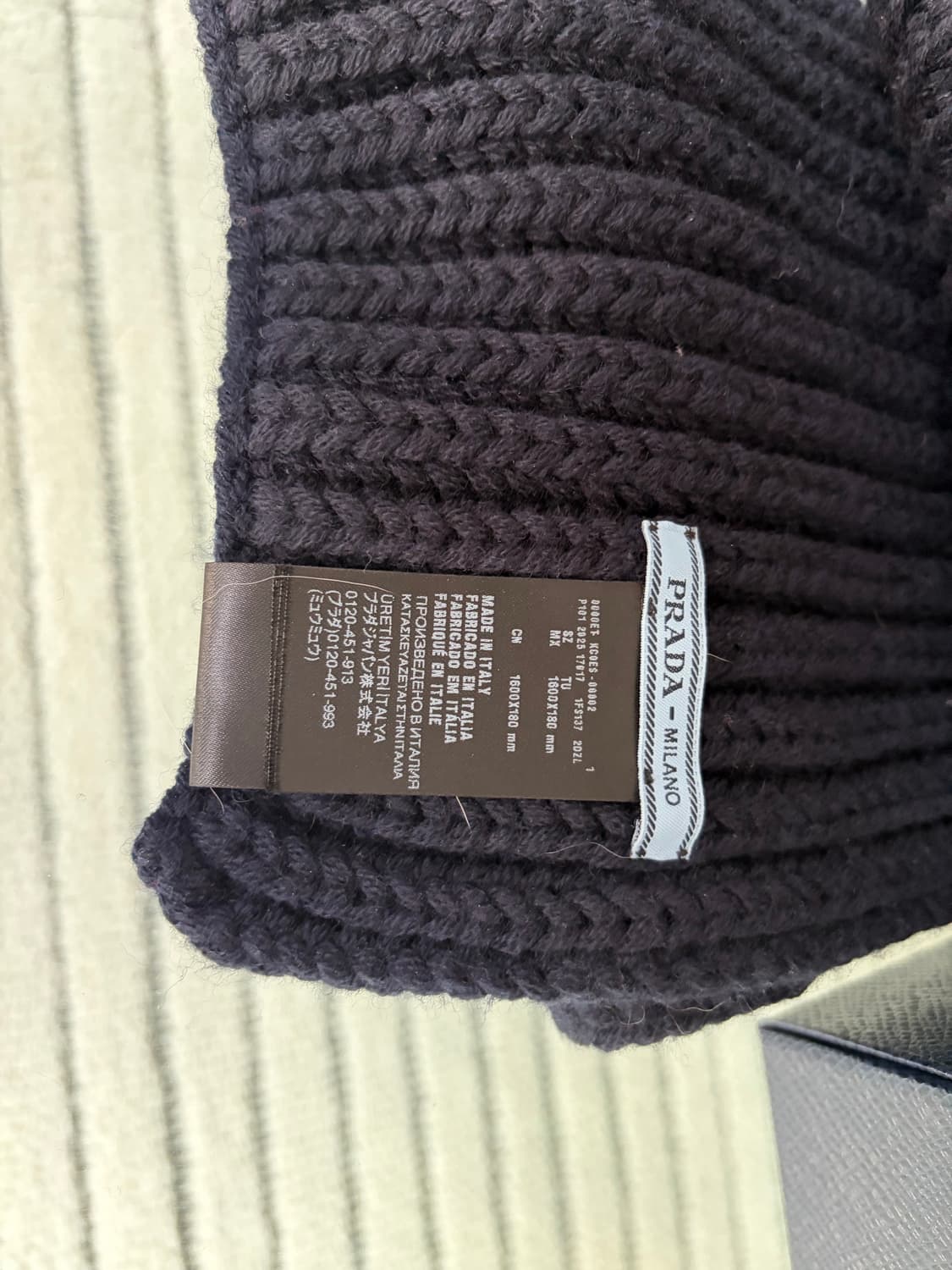 프라다 25FW 금장 머플러 목도리 상품이미지4