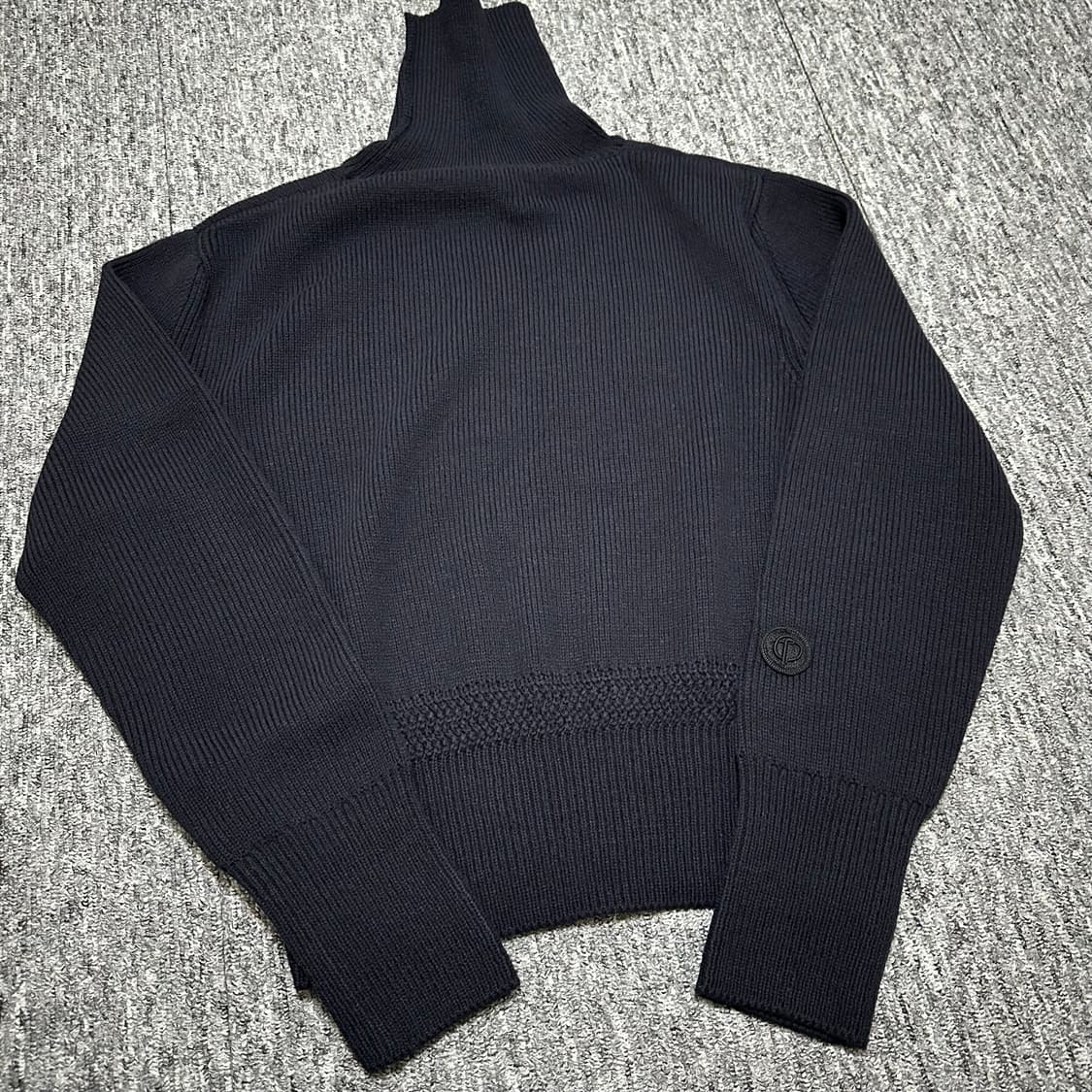 더오픈프로덕트 open yy 오픈와이와이 네이비 니트 상품이미지4