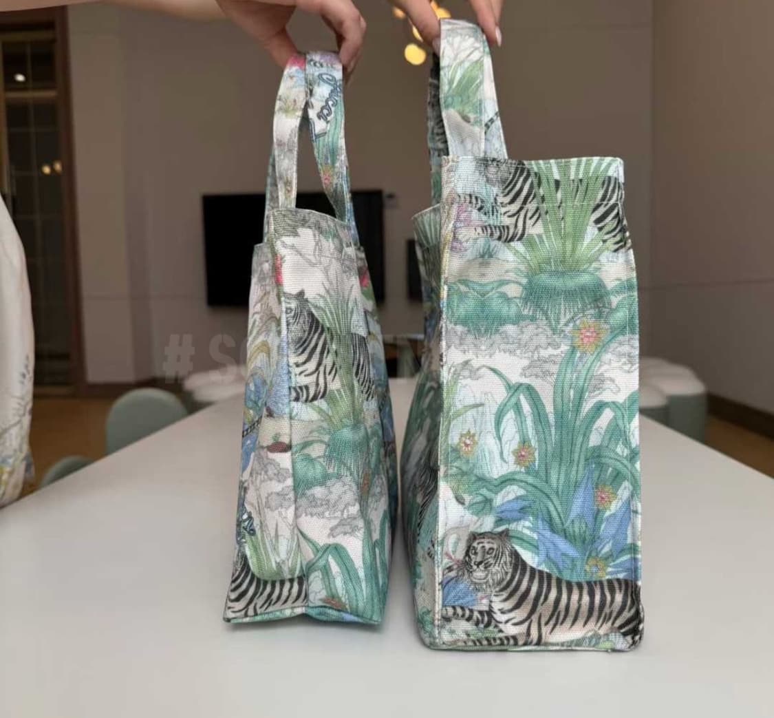  구찌뷰티 2025 타이거 에코백 기프트 토트백 미듐 상품이미지8