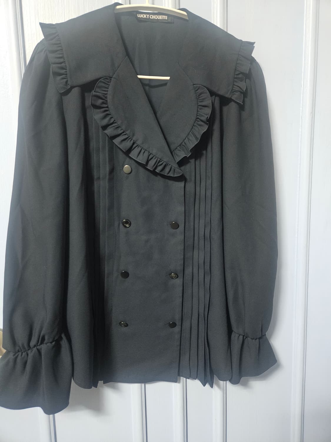 럭키슈에뜨 블랙 프릴 블라우스 상품이미지1