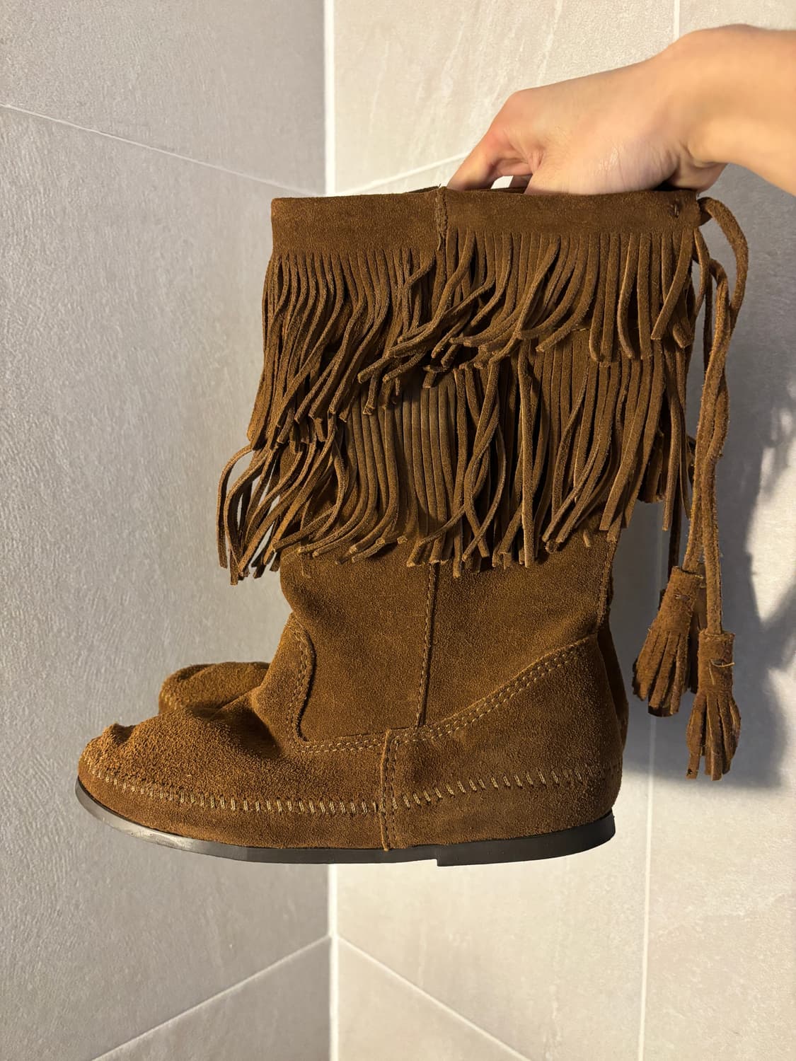 미네통카 프린지 스웨이드 부츠 상품이미지1