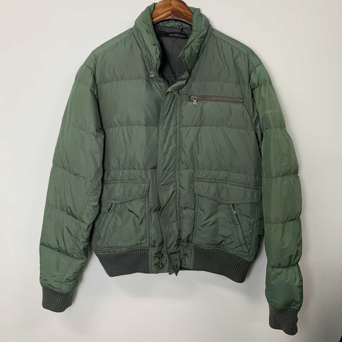 캘빈클라인 카키 포켓 패딩 봄버 자켓 상품이미지2