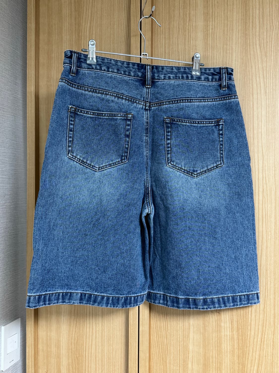 무신사 스탠다드  데님 버뮤다 팬츠 판매합니다. 상품이미지2
