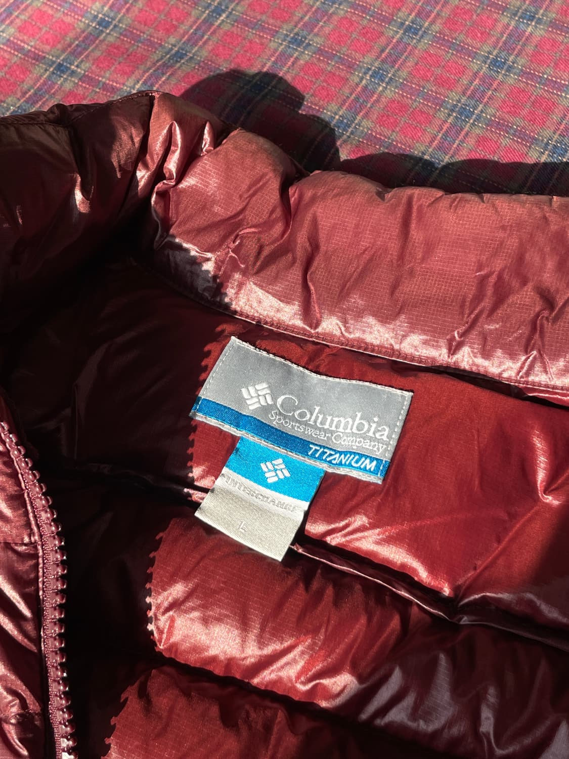 콜롬비아 티타늄 경량 패딩 버건디 상품이미지5
