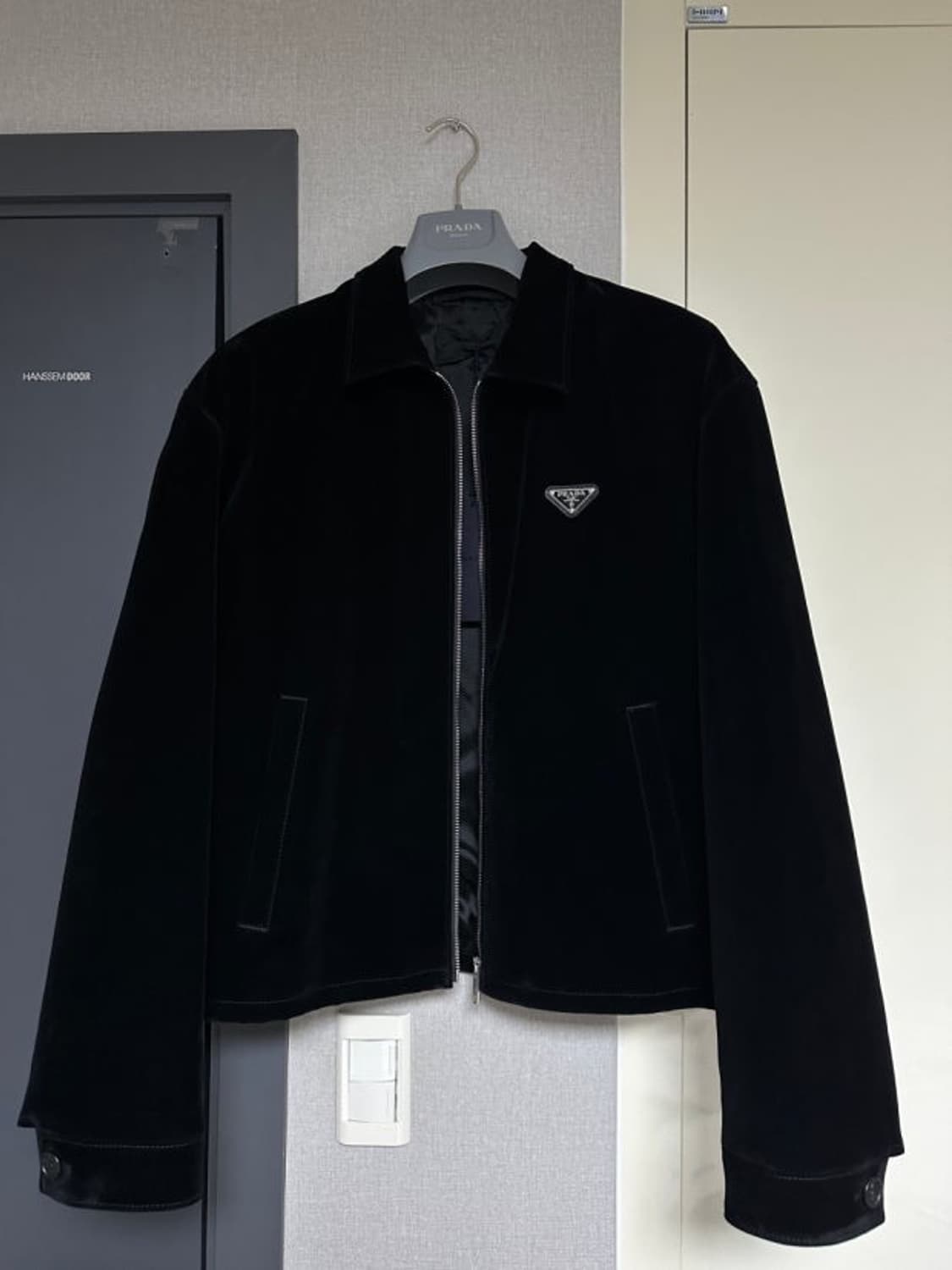 프라다 벨벳 자켓 상품이미지1