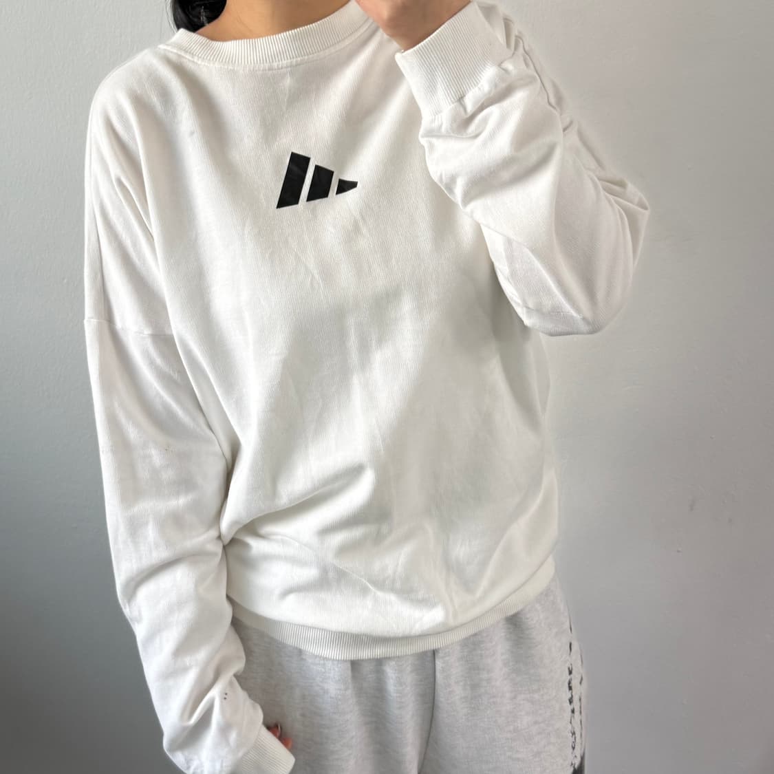 [L] 아디다스 타이거 크루 스웻셔츠 상품이미지1