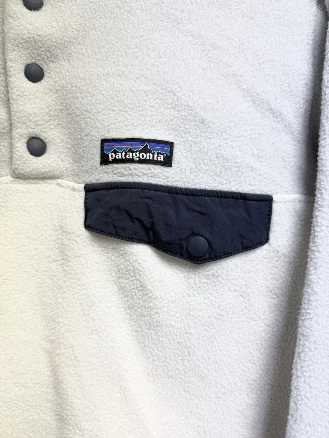 파타고니아 신칠라 스냅-T 그레이/화이트 니카과라 상품이미지3