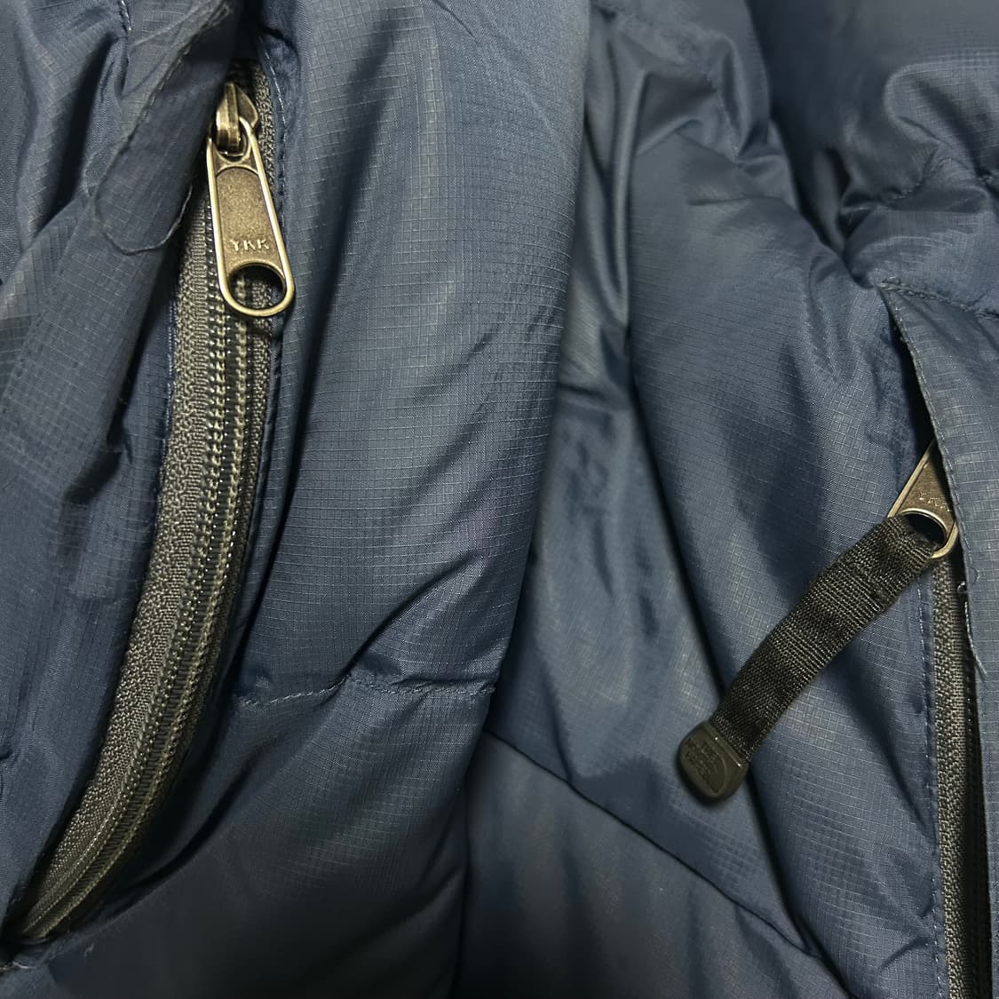 노스페이스 구스다운 눕시 패딩 700 네이비 그레이 100 L  상품이미지9