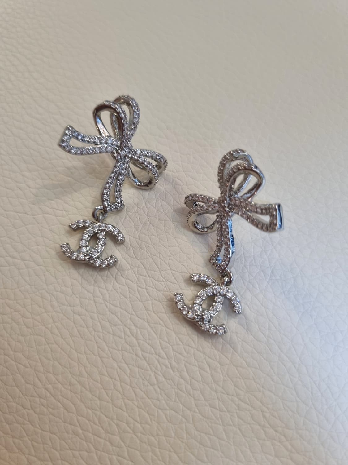 샤넬 보석리본 스왈 CC 드롭귀걸이 실버 업사이클링 상품이미지8