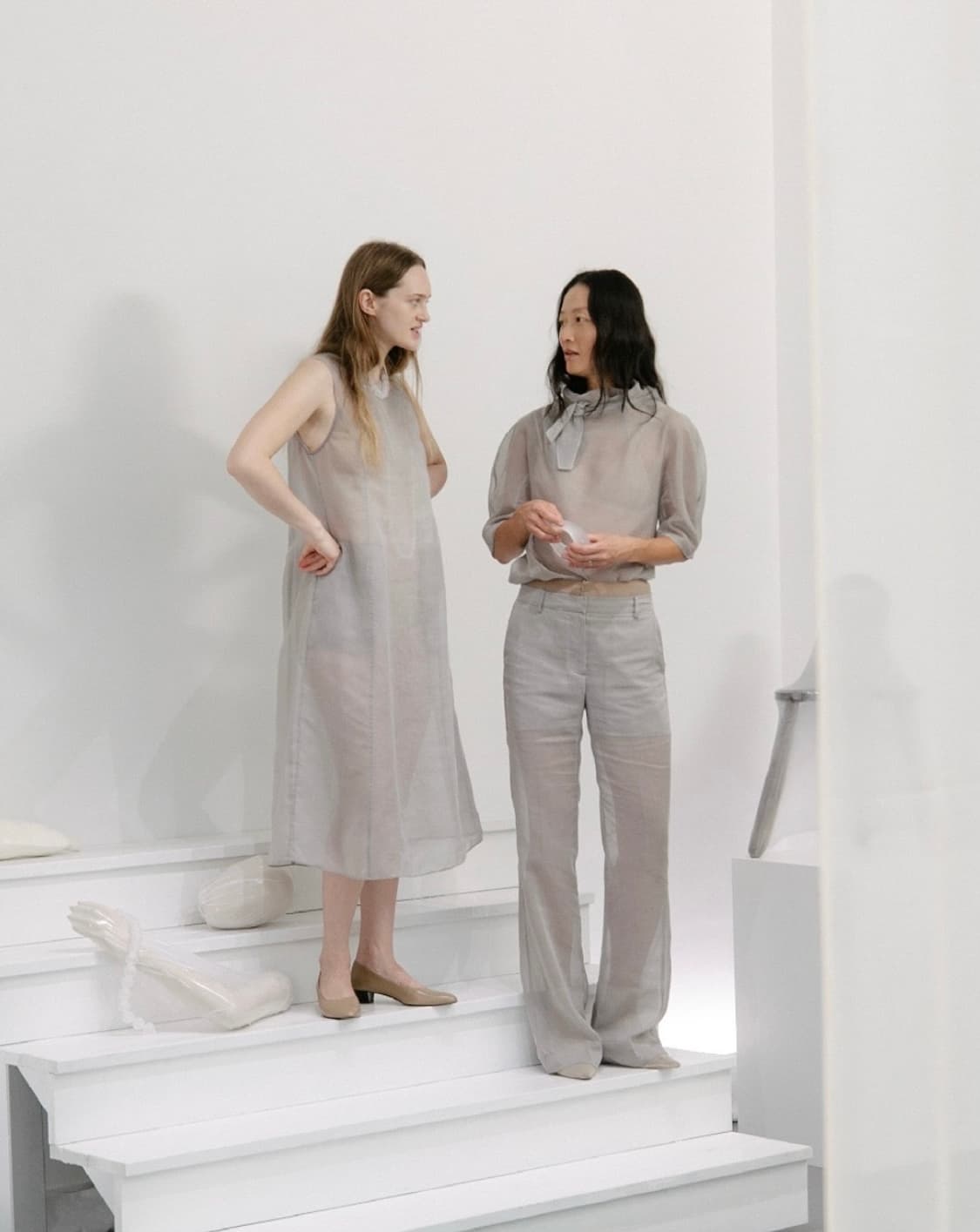 아모멘토 AMOMENTOKNOTTED COLLAR TOP GRAY 상품이미지1