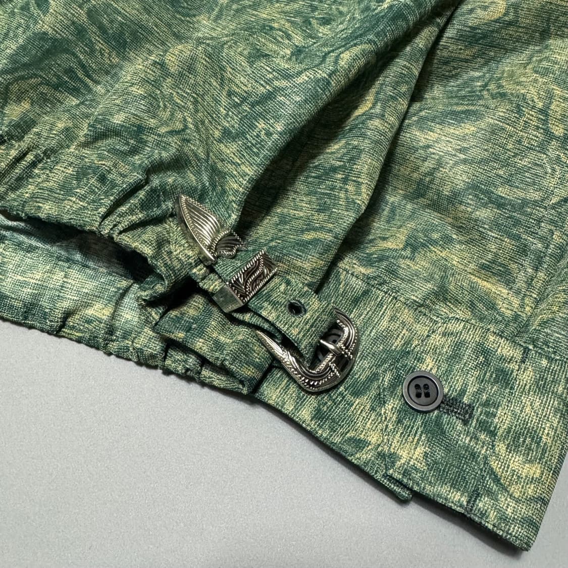 토가 비릴리스(TOGA VIRILIS) 그린 매쉬 마블 프린트 블루종 상품이미지7