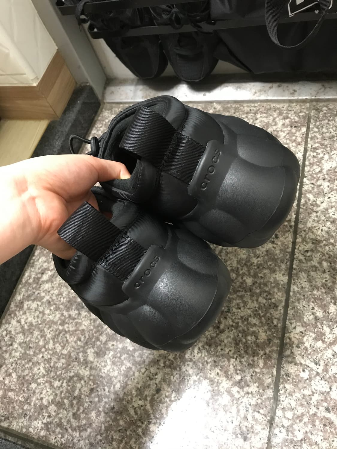 [무배] 크록스 오버퍼프 쇼티 블랙 250 상품이미지5