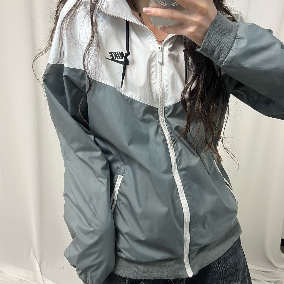 Nike windrunner white windbreaker 상품이미지3