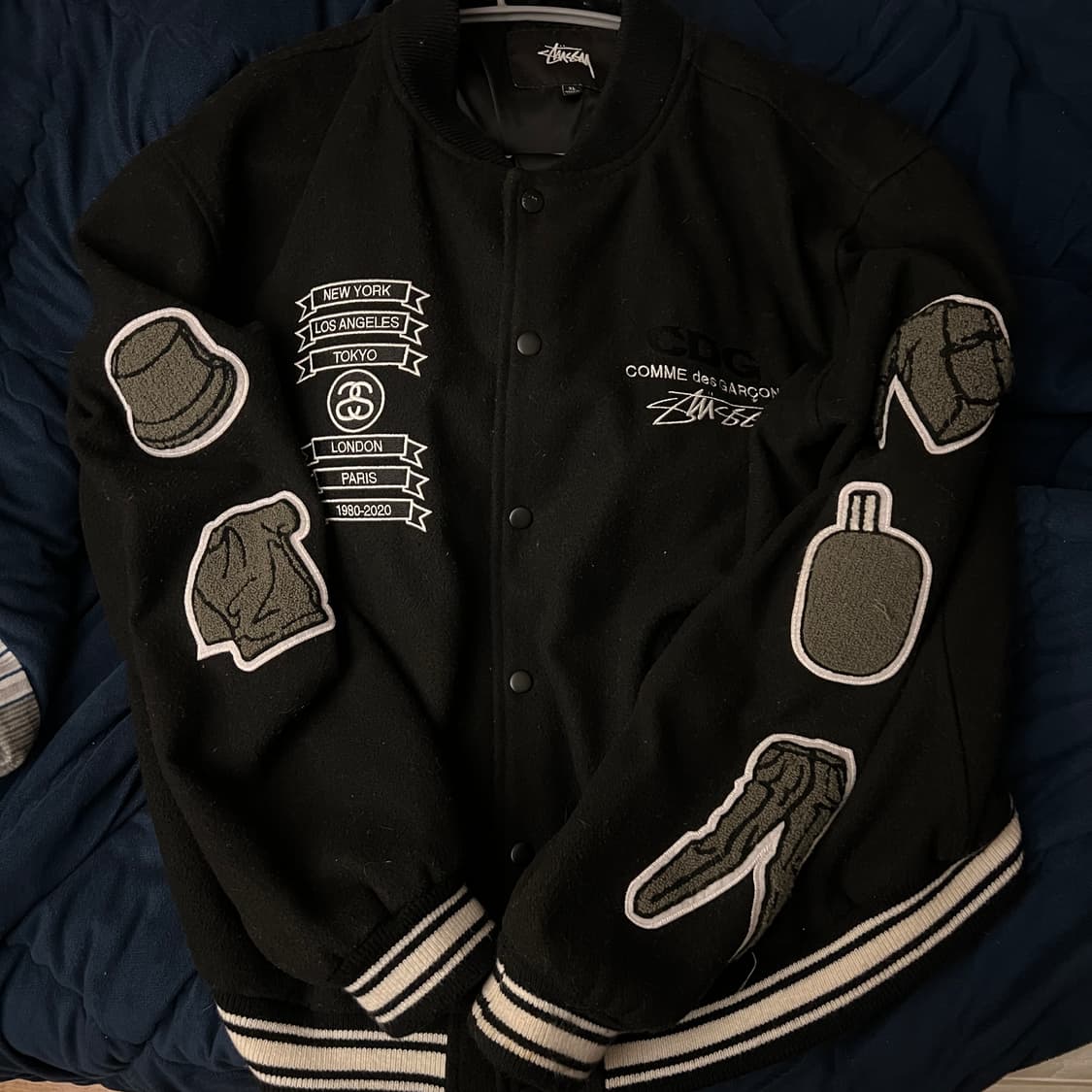스투시 x 꼼데가르송 바시티 자켓 상품이미지1