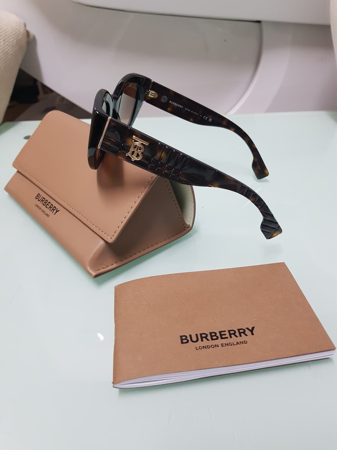 새상품 풀박스)NEW버버리 메도우선글라스 상품이미지2