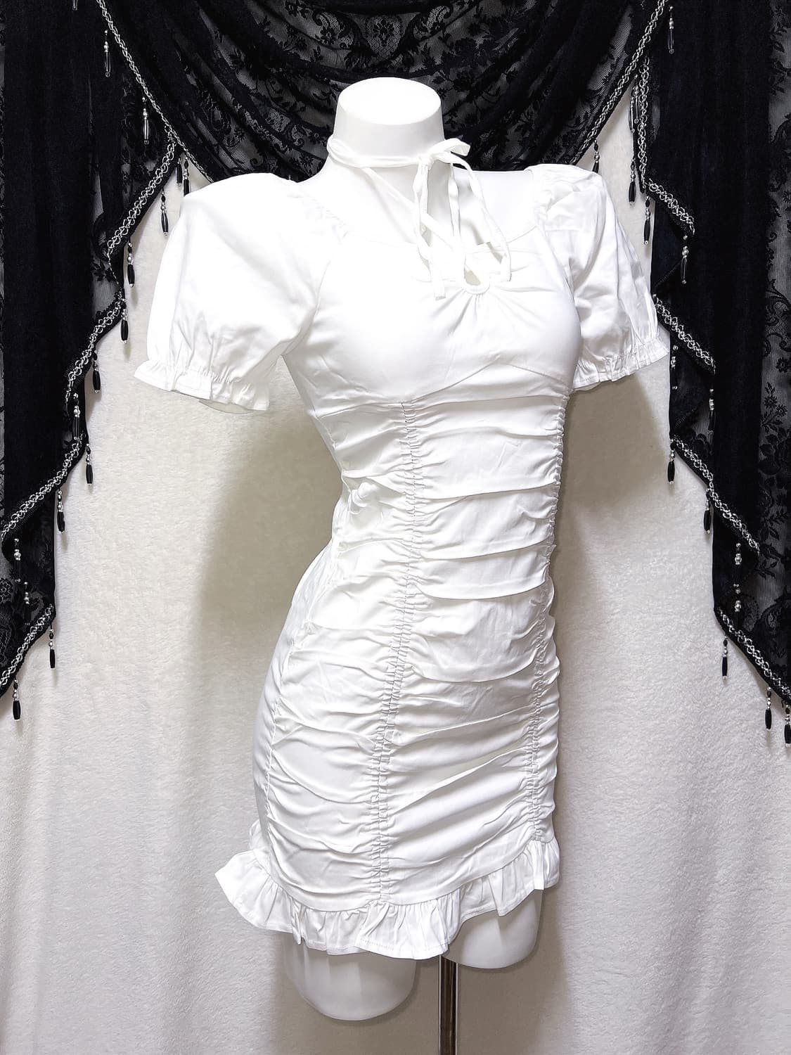 화이트 퍼프숄더 셔링 프릴 오프숄더 미니원피스 로맨틱갸루 로걀 달천 핀터 상품이미지1