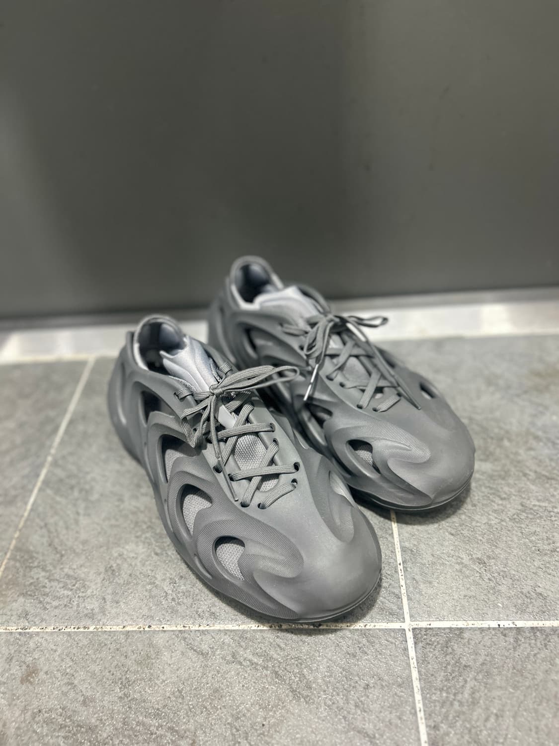 아디다스 아디폼Q 운동화 트리플 그레이 250 상품이미지1