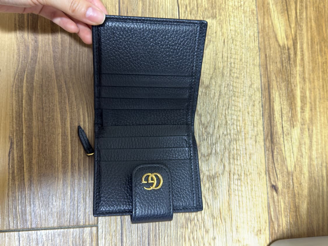 구찌 GG 마몬트 플랩 반지갑 블랙 팔아요 상품이미지4