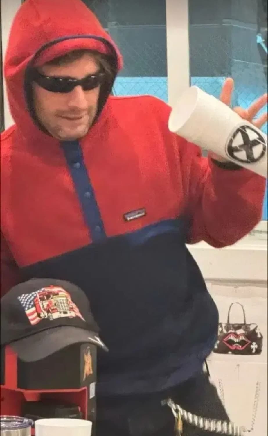 빈티지 파타고니아 신칠라 후드 풀오버 레드네이비 매티보이 착용 상품이미지1