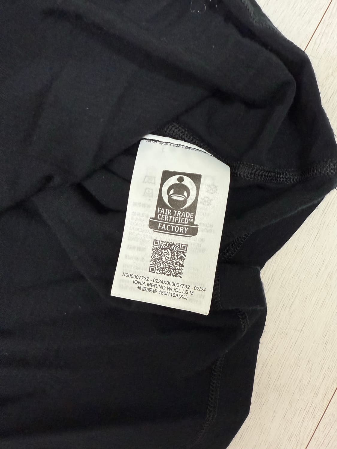 아크테릭스 이오니아 LS 긴팔 블랙 XL 판매합니다. 깔끔한 블랙 색상이 상품이미지4