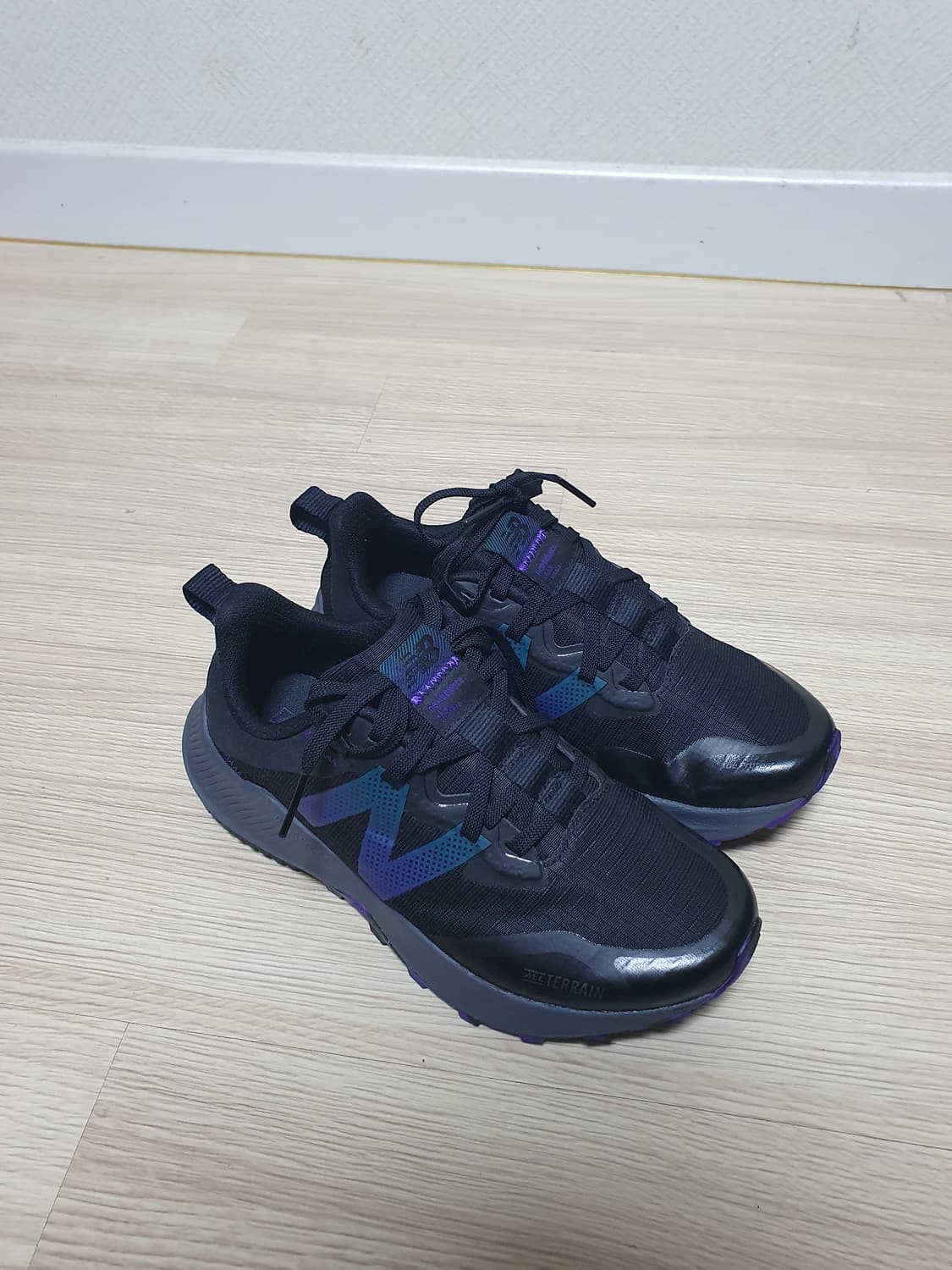 뉴발란스 다이나소프트 트레일러닝화 240 상품이미지2