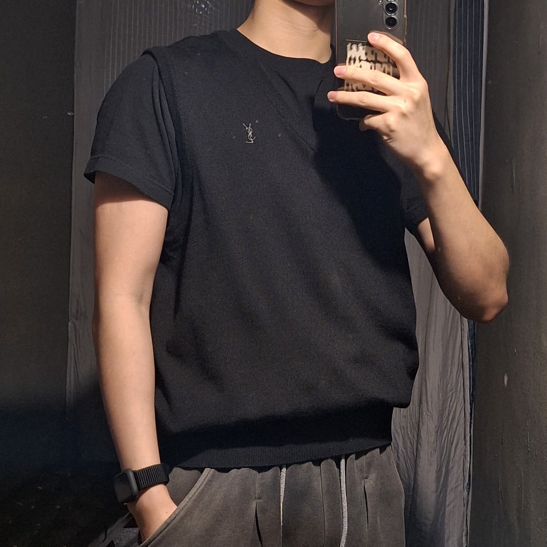 YSL 입생로랑 뿌르옴므 블랙 로고자수 캐주얼 브이넥 니트조끼 니트베스트 상품이미지3