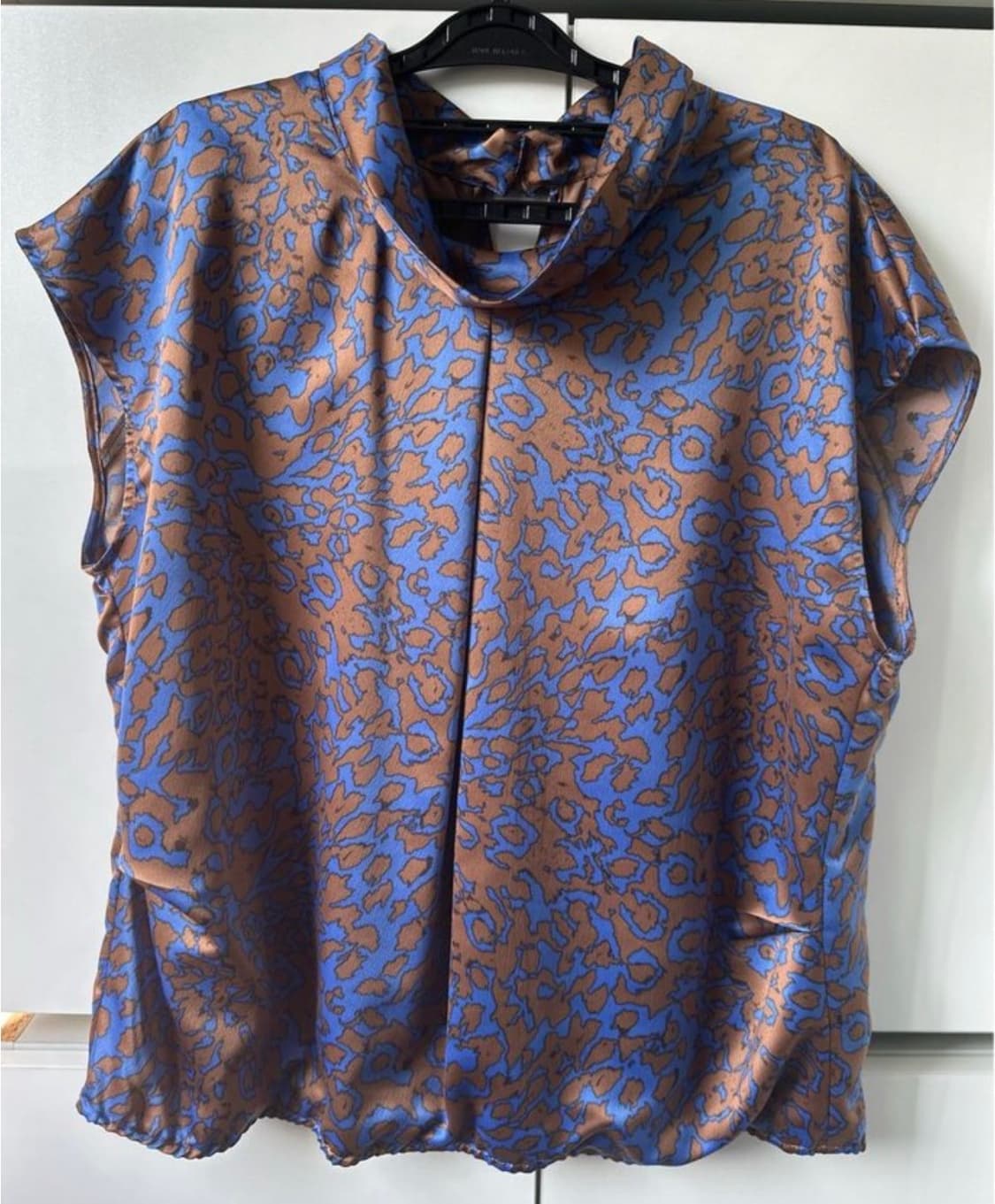 블루/브라운 패턴 실크 블라우스 상품이미지1