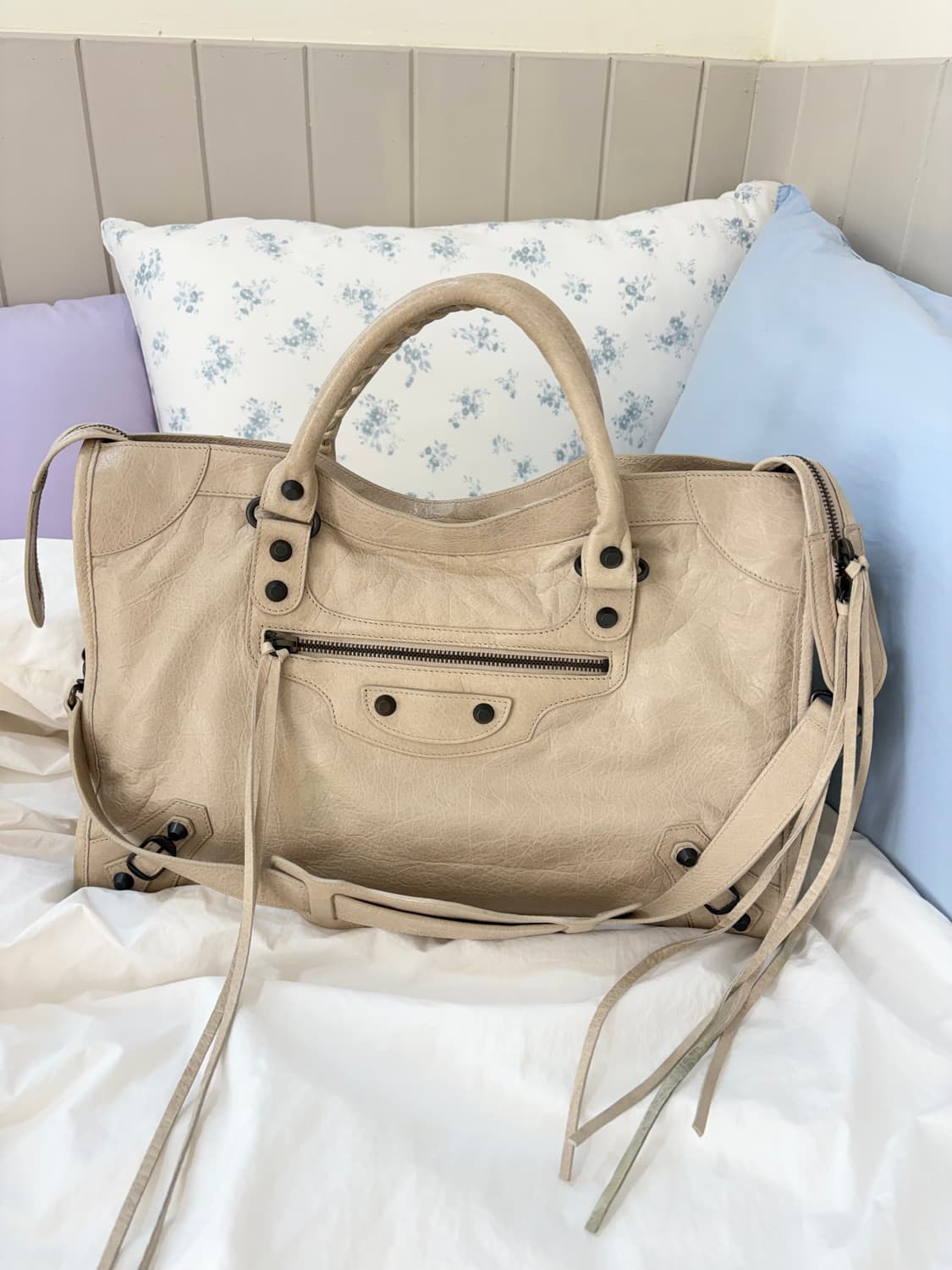 [A+ 정품] 발렌시아가 시티 모터백 미디움 아이보리 상품이미지1