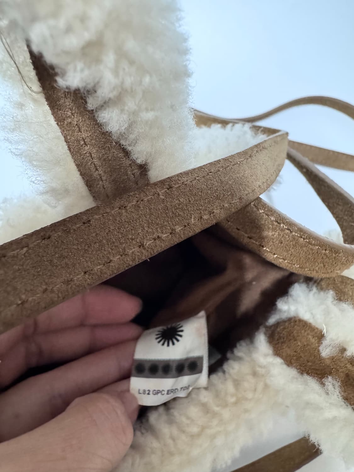 어그 텔파 체스트넛 미니백 상품이미지10