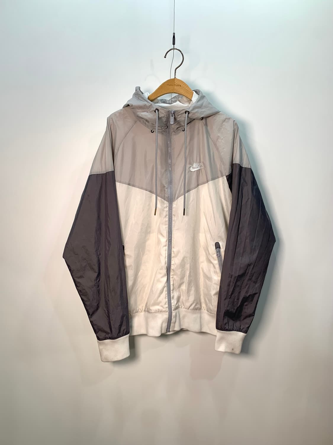 나이키 그레이화이트 바람막이 상품이미지1