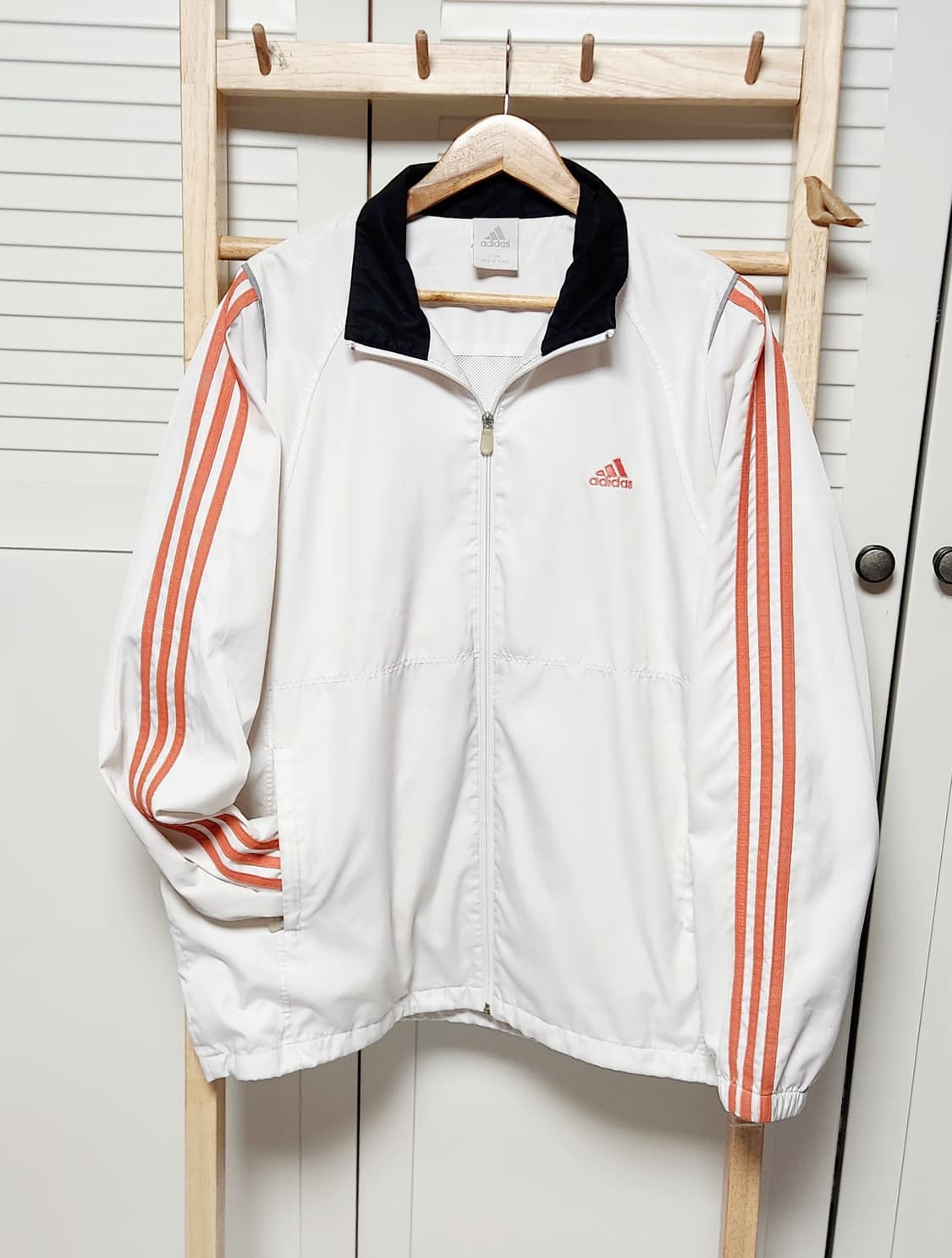 대장 아디다스 삼선 화이트x오렌지 바람막이 자켓 상품이미지1