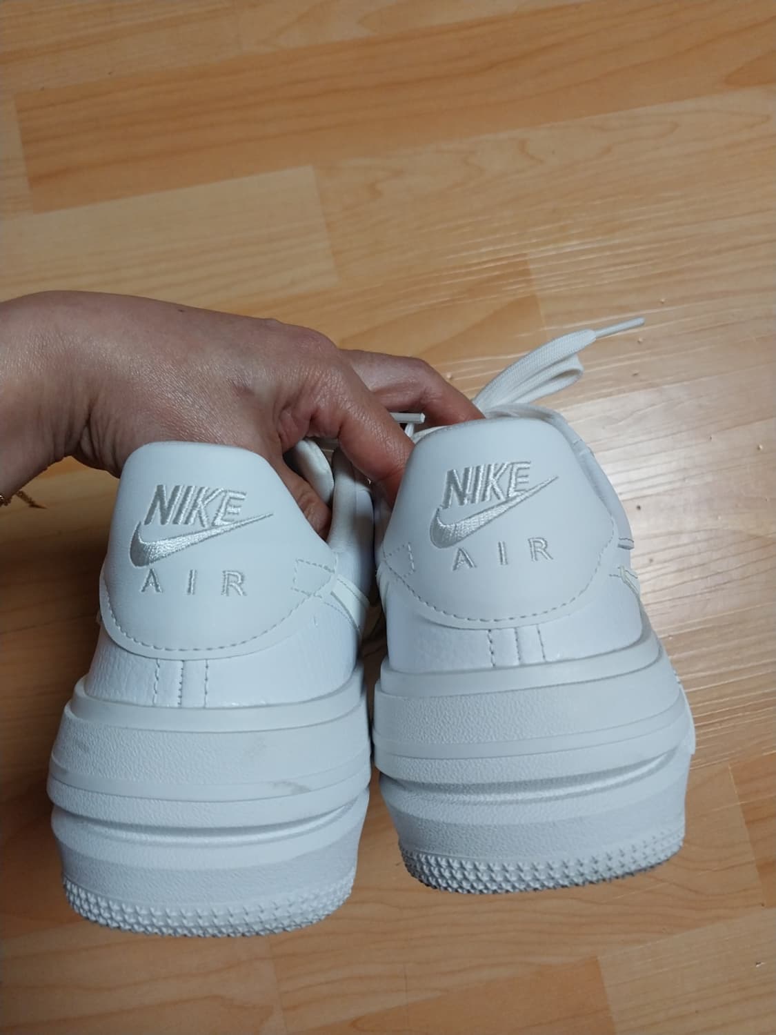 나이키 에어포스 1 플랫폼 트리플 화이트 240 팝니다 상품이미지7