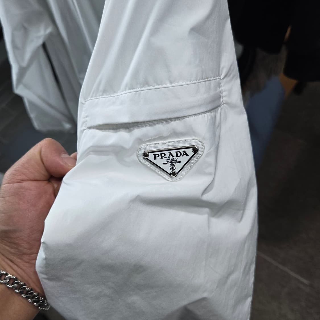 ​[정품] 프라다(PRADA) 삼각로고 나일론 후드 바람막이 - 화이트 상품이미지9