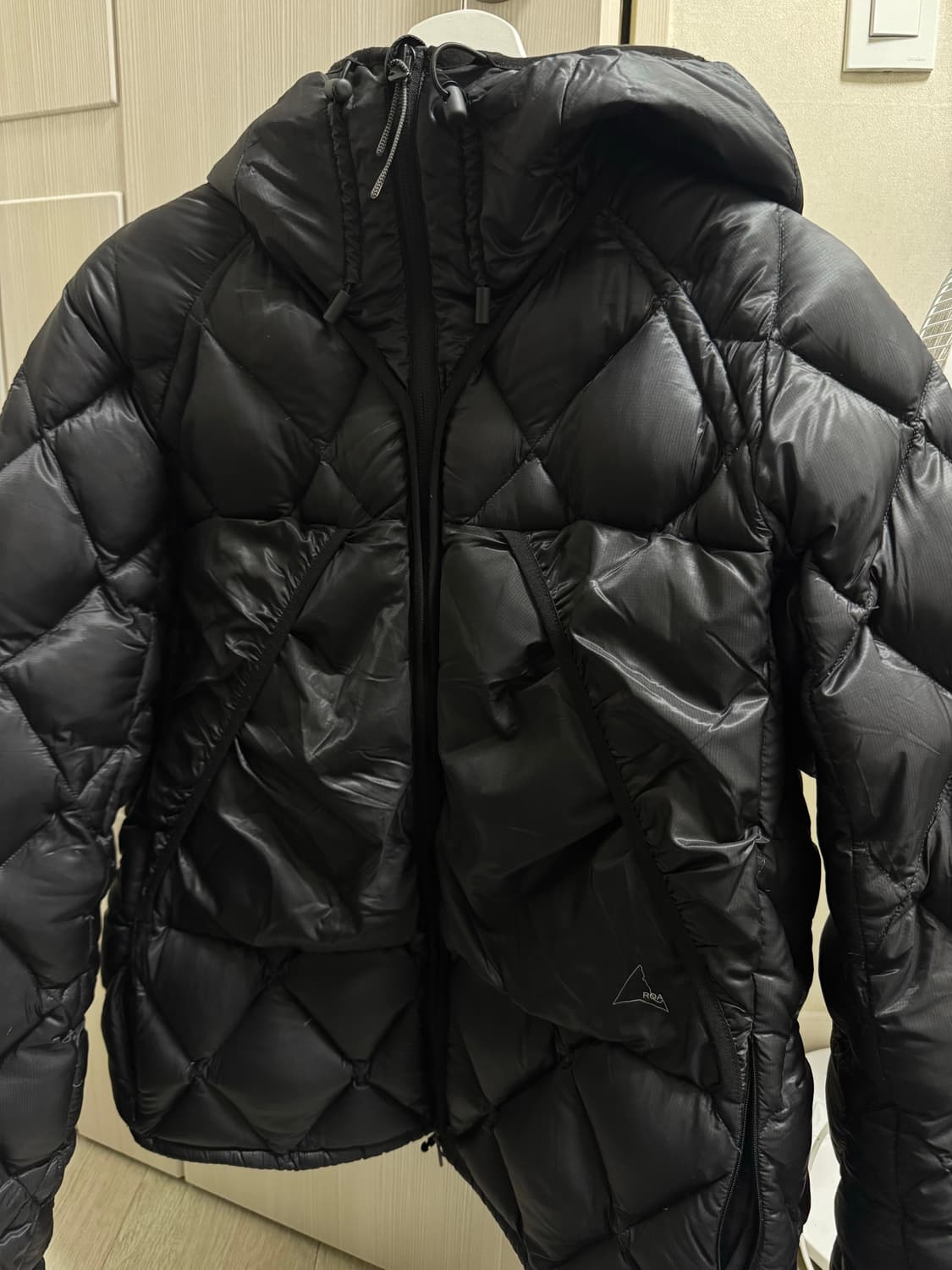로아 하이킹 라이트 다운 패딩 블랙 M사이즈 판매합니다 상품이미지1