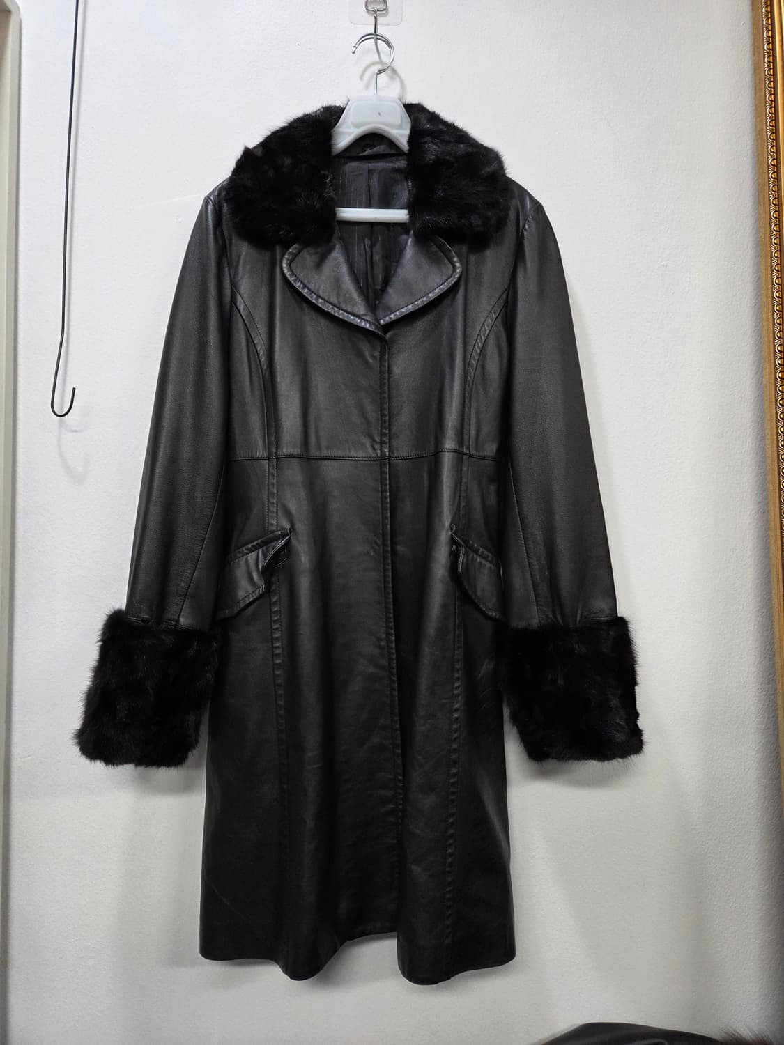 블랙 양가죽 롱코트  밍크퍼 카라 퍼 장식 상품이미지1