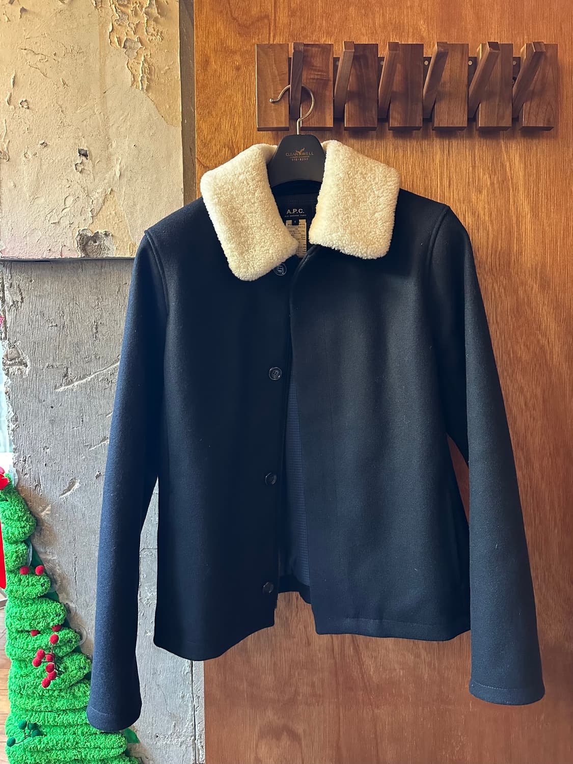 A.P.C. 쉬어링 카라 자켓. 상품이미지2