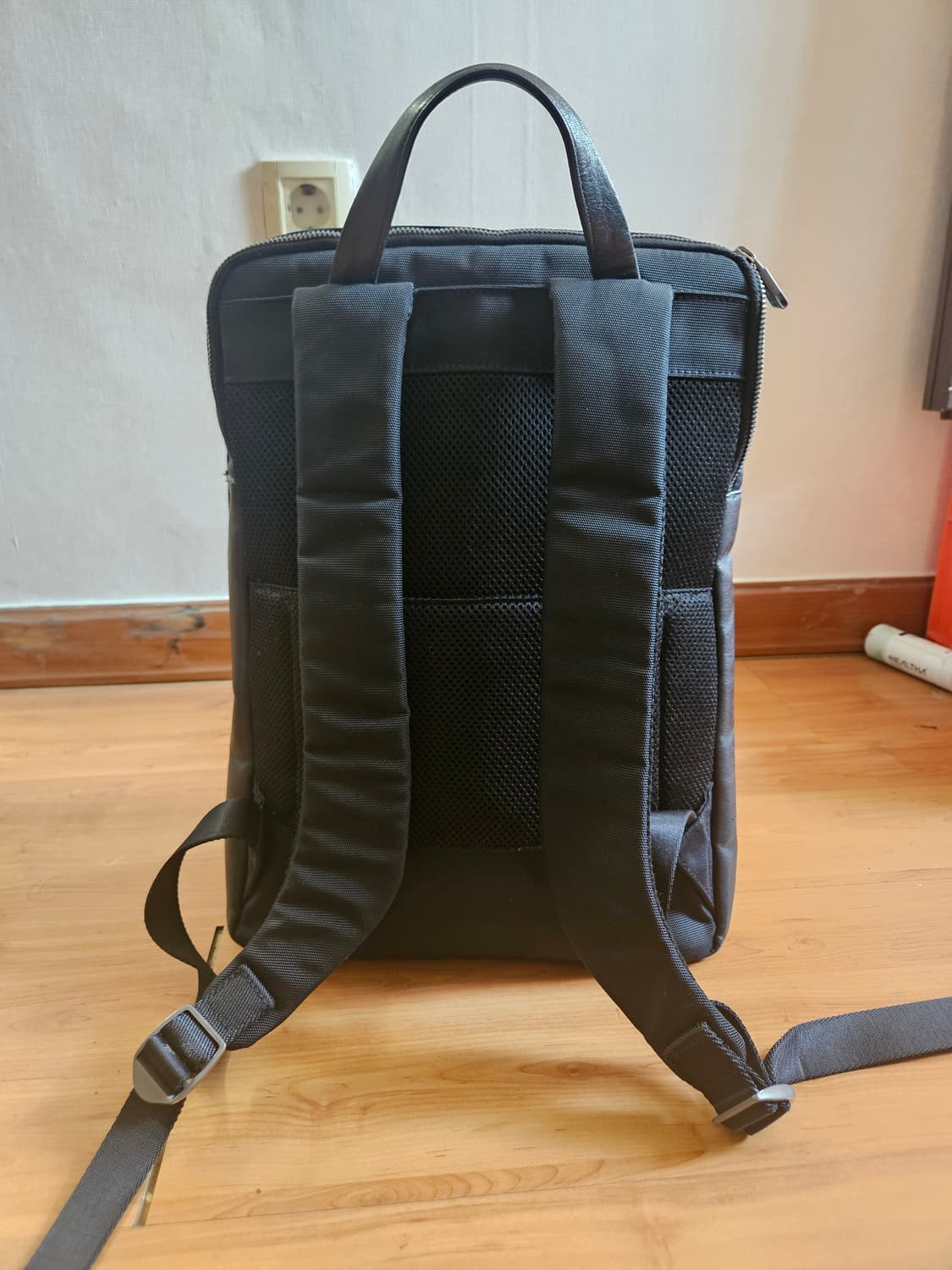 만다리나덕 블랙 백팩 가방( 가죽+페브릭) 상품이미지3