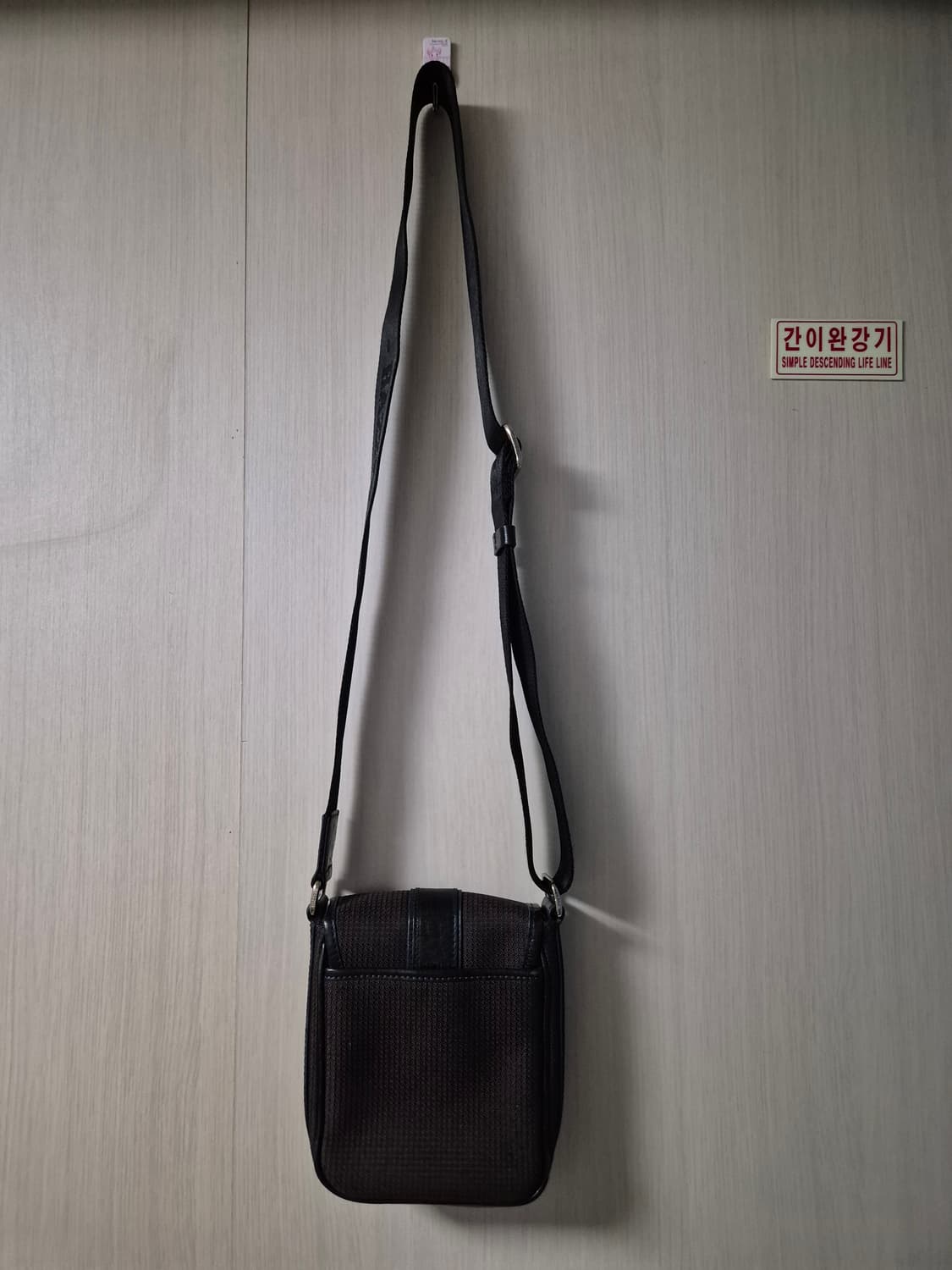 헤지스 남성 미니 크로스백 상품이미지2