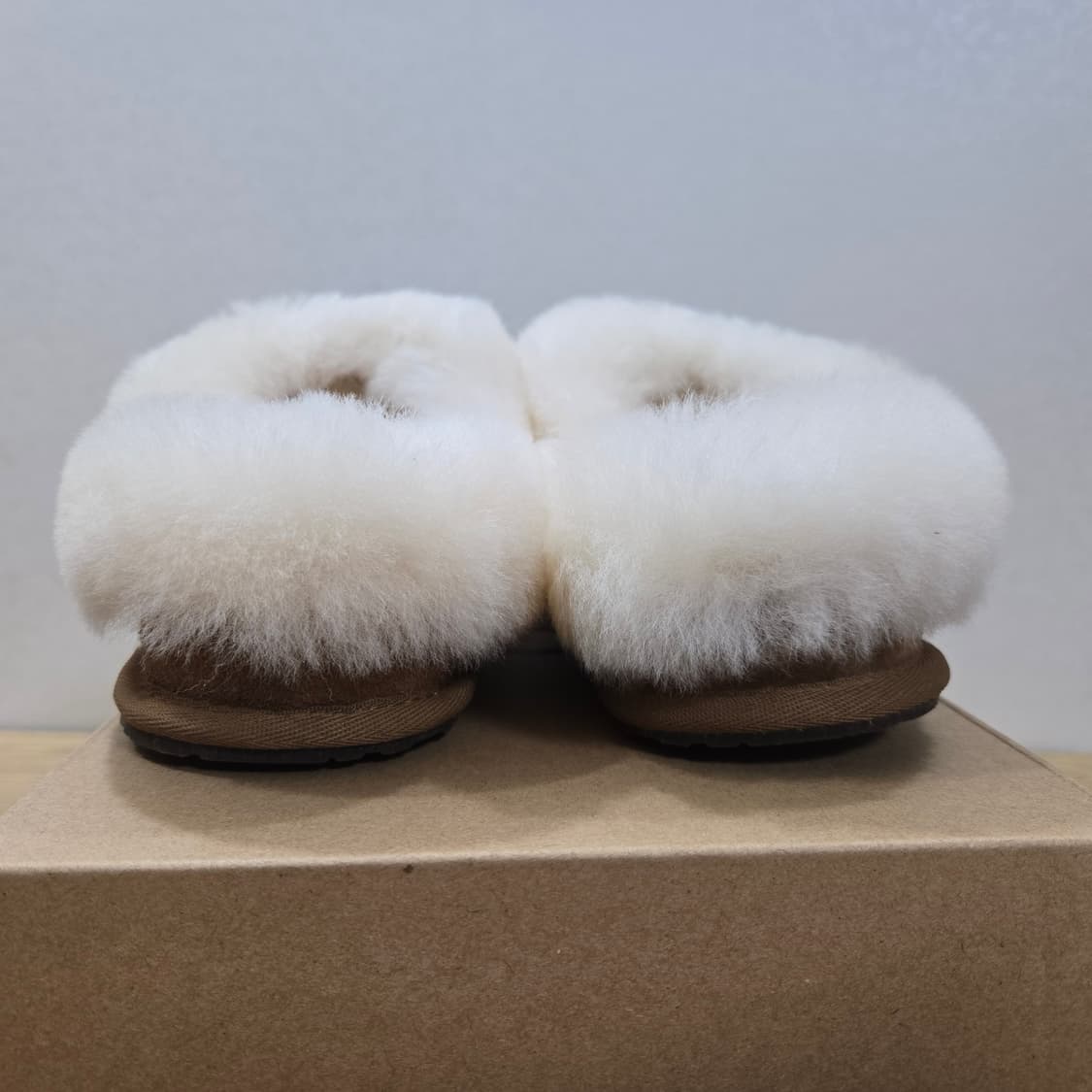 230 어그 UGG 모래네 슬리퍼 체스트넛 새상품 상품이미지4