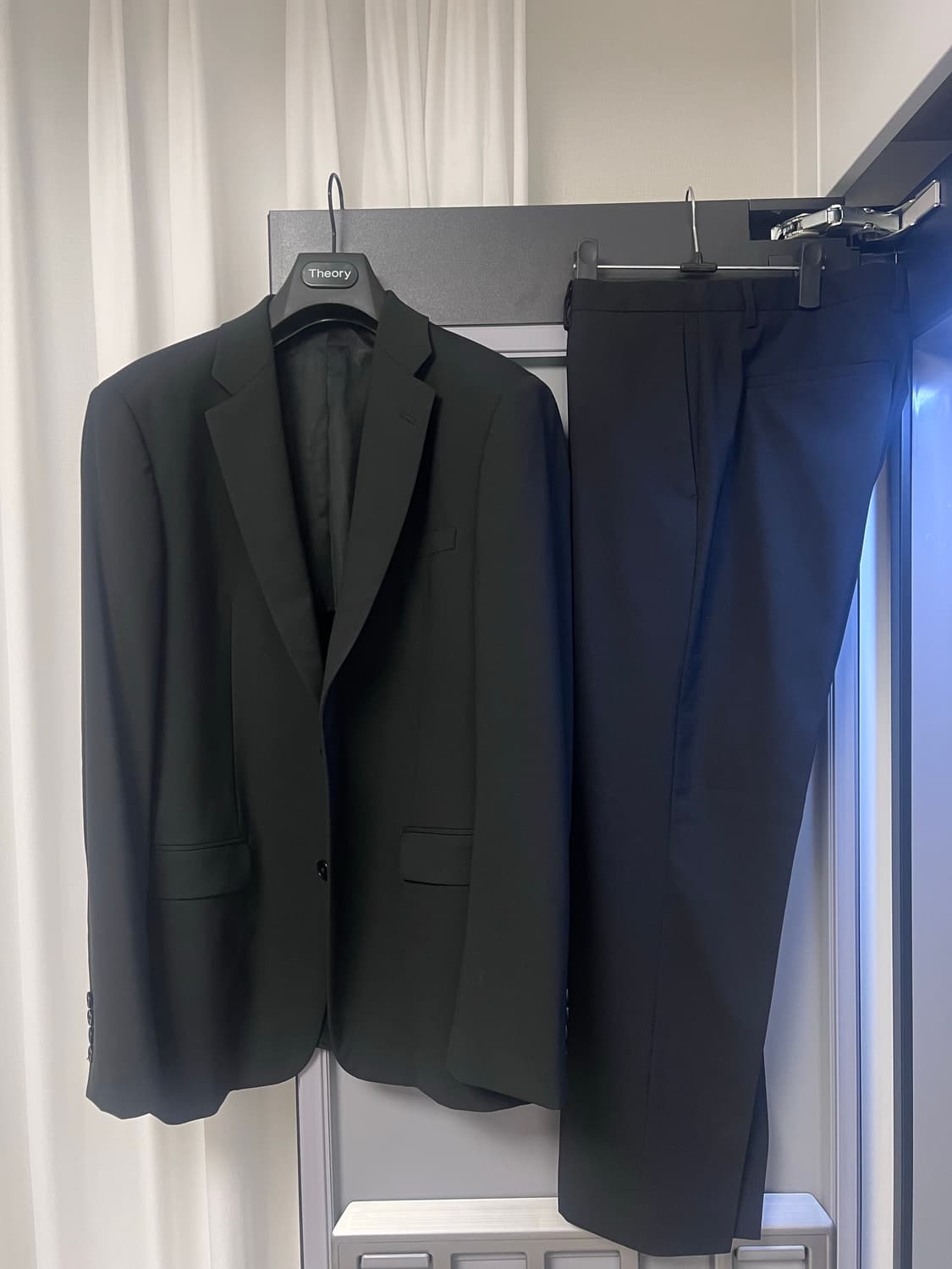 띠어리 뉴테일러2 수트셋업정장 블랙 40,32 상품이미지1