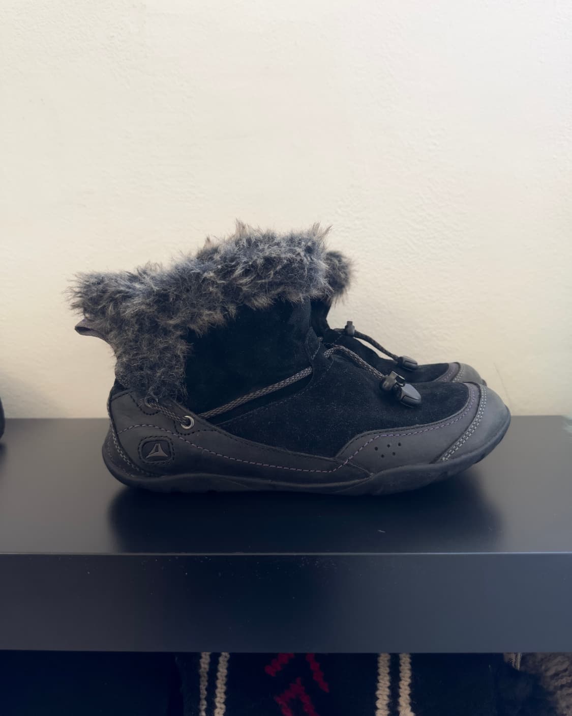 [CLARKS] Drawstring Ankle Fur Boots 상품이미지3