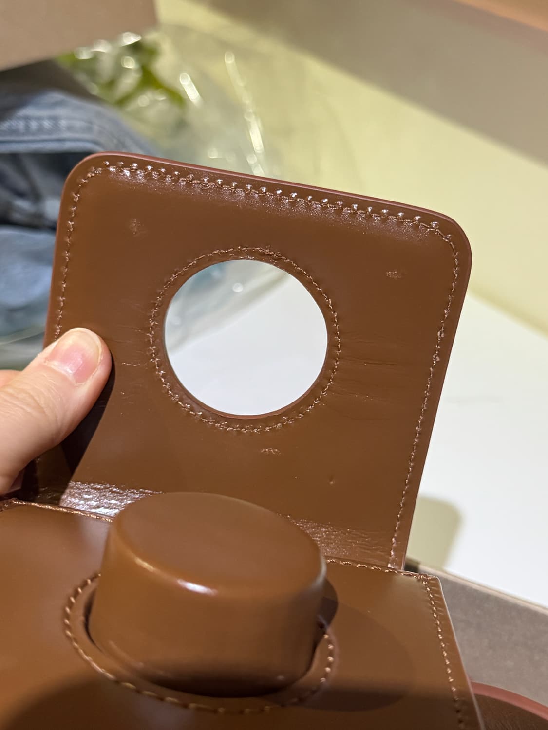 르메르 미니 카메라백 토바코 상품이미지6