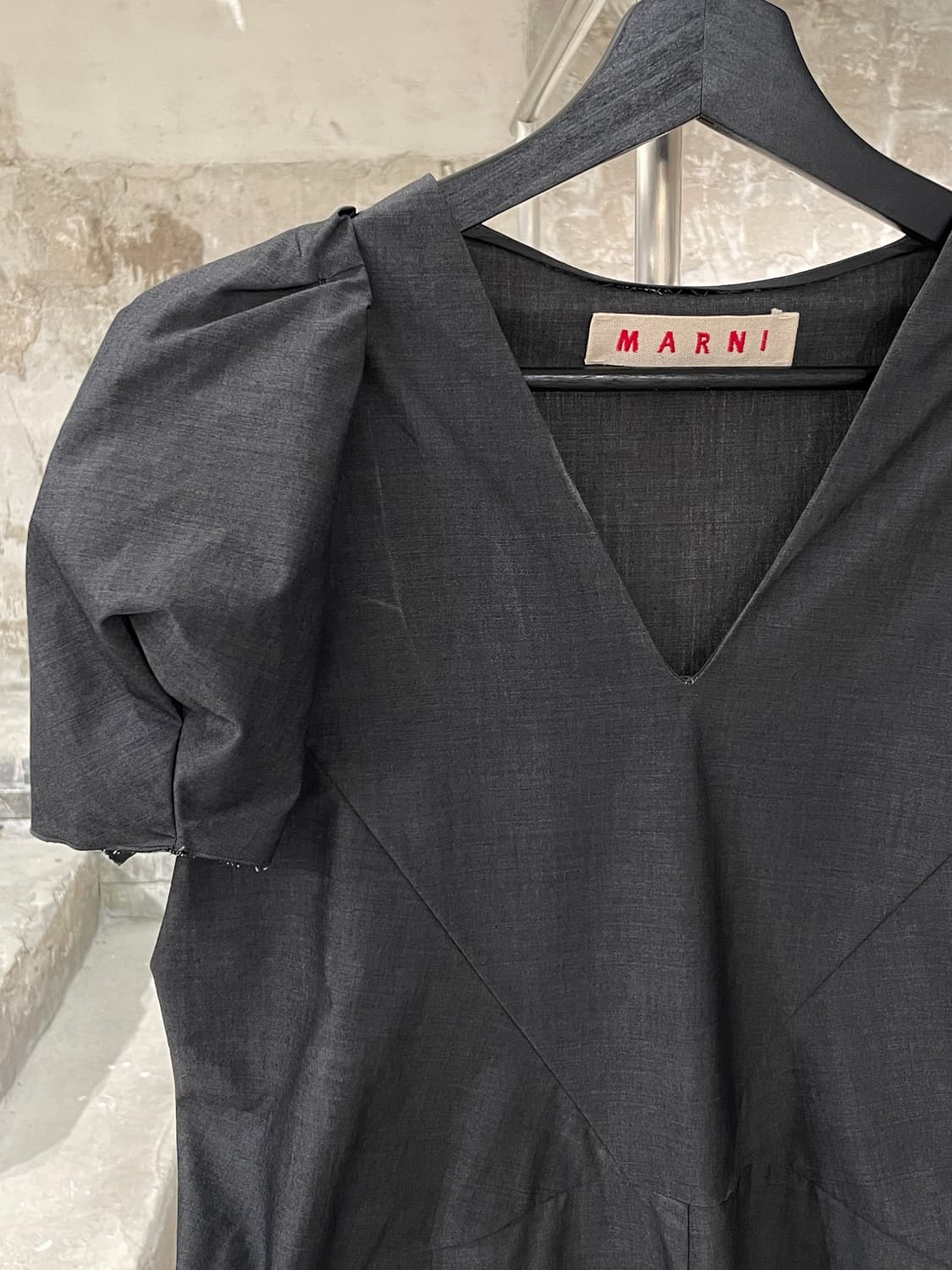 마르니 차콜 퍼프 슬리브 V넥 코튼 미디 원피스 상품이미지2