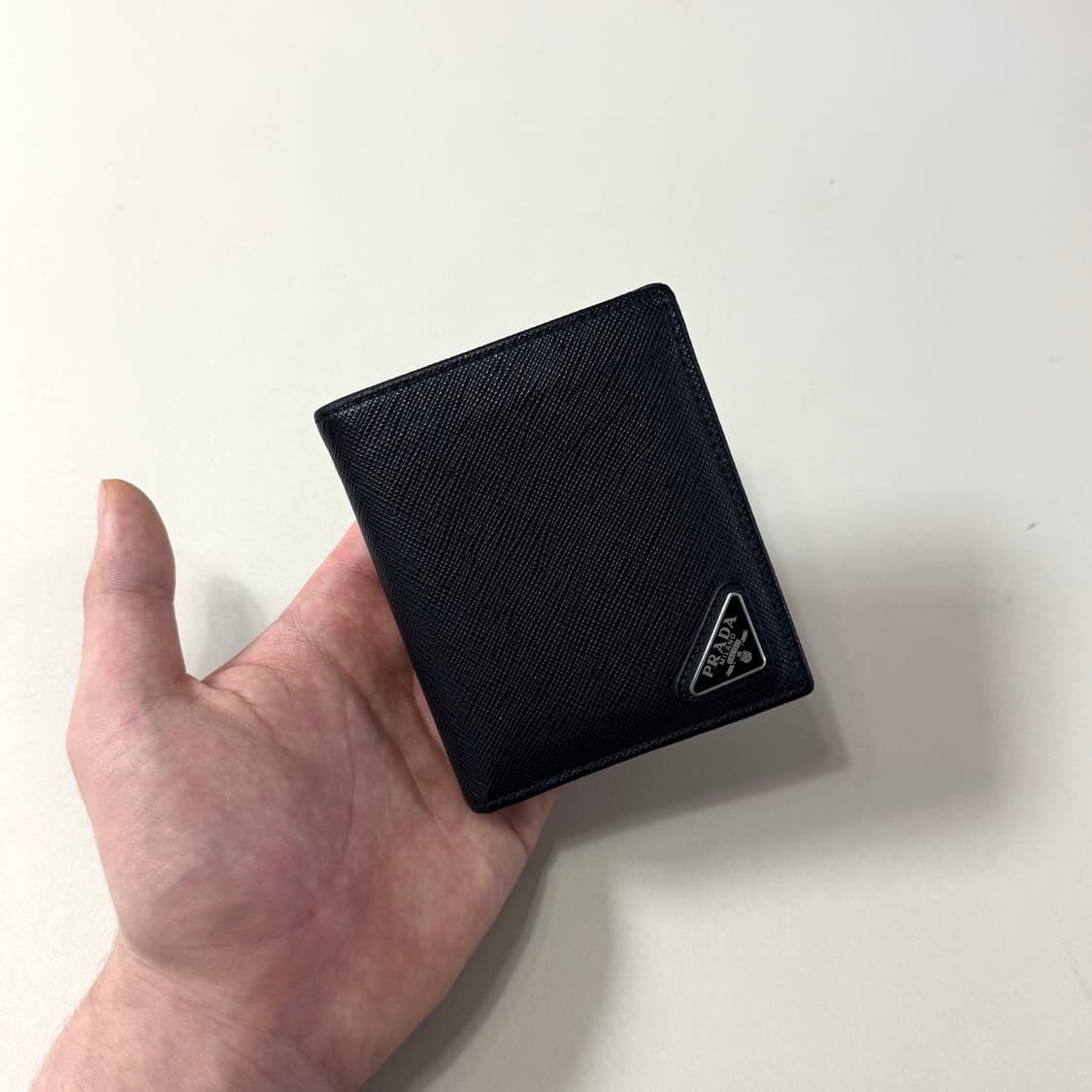 [OS/당일출고]프라다 삼각로고 사피아노 반지갑 상품이미지4