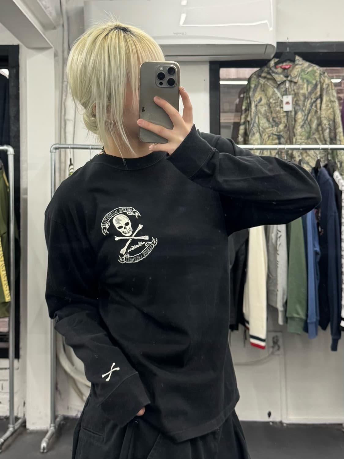 밴슨 레더 큐빅 스컬 롱슬리브 상품이미지5