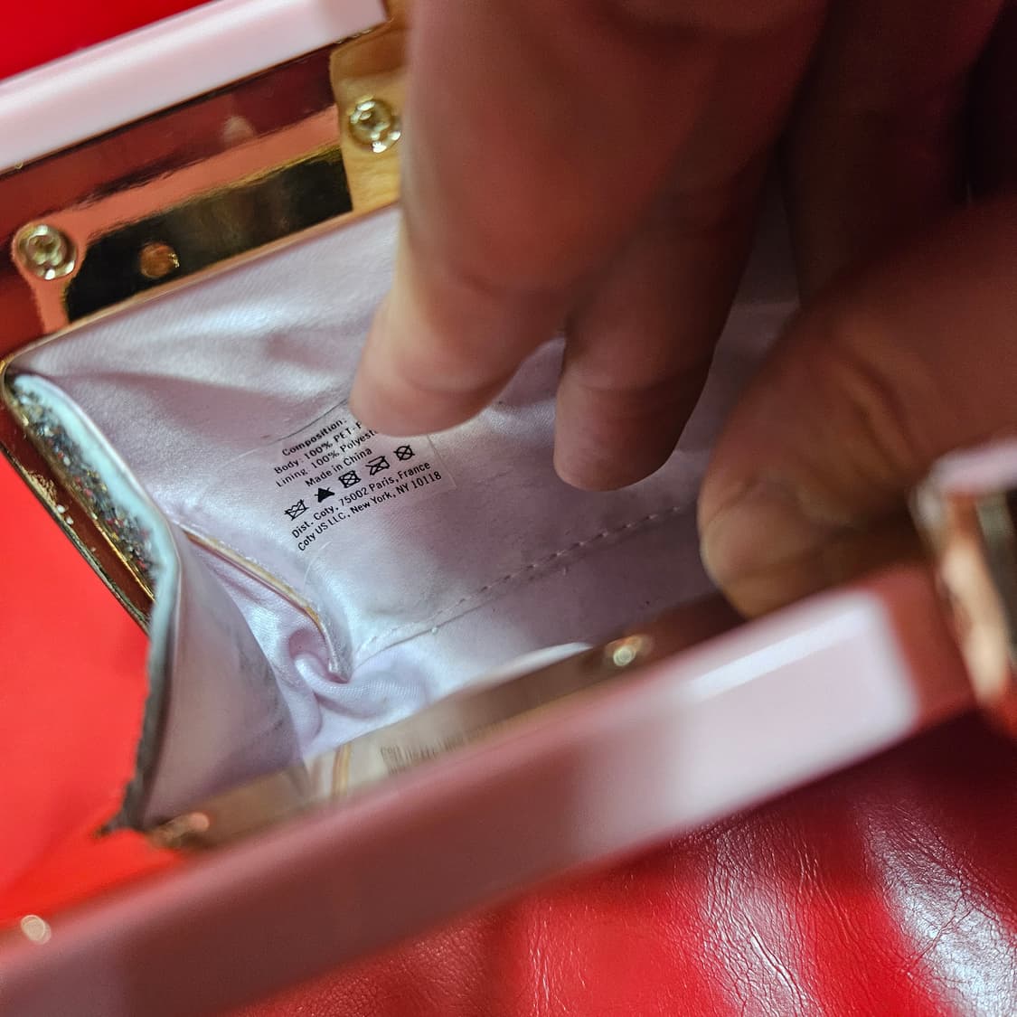 미우미우(MiuMiu) 글리터 키스락 파우치 지갑 상품이미지10